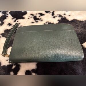 Louis Vuitton green clutch/ zipper is zippy